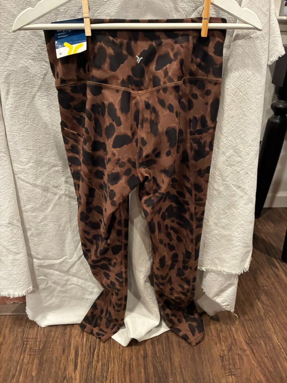 NWT Old Navy Active Powersoft High-Rise Leggings Size M Leopard Print Go-Dry - Picture 2 of 6